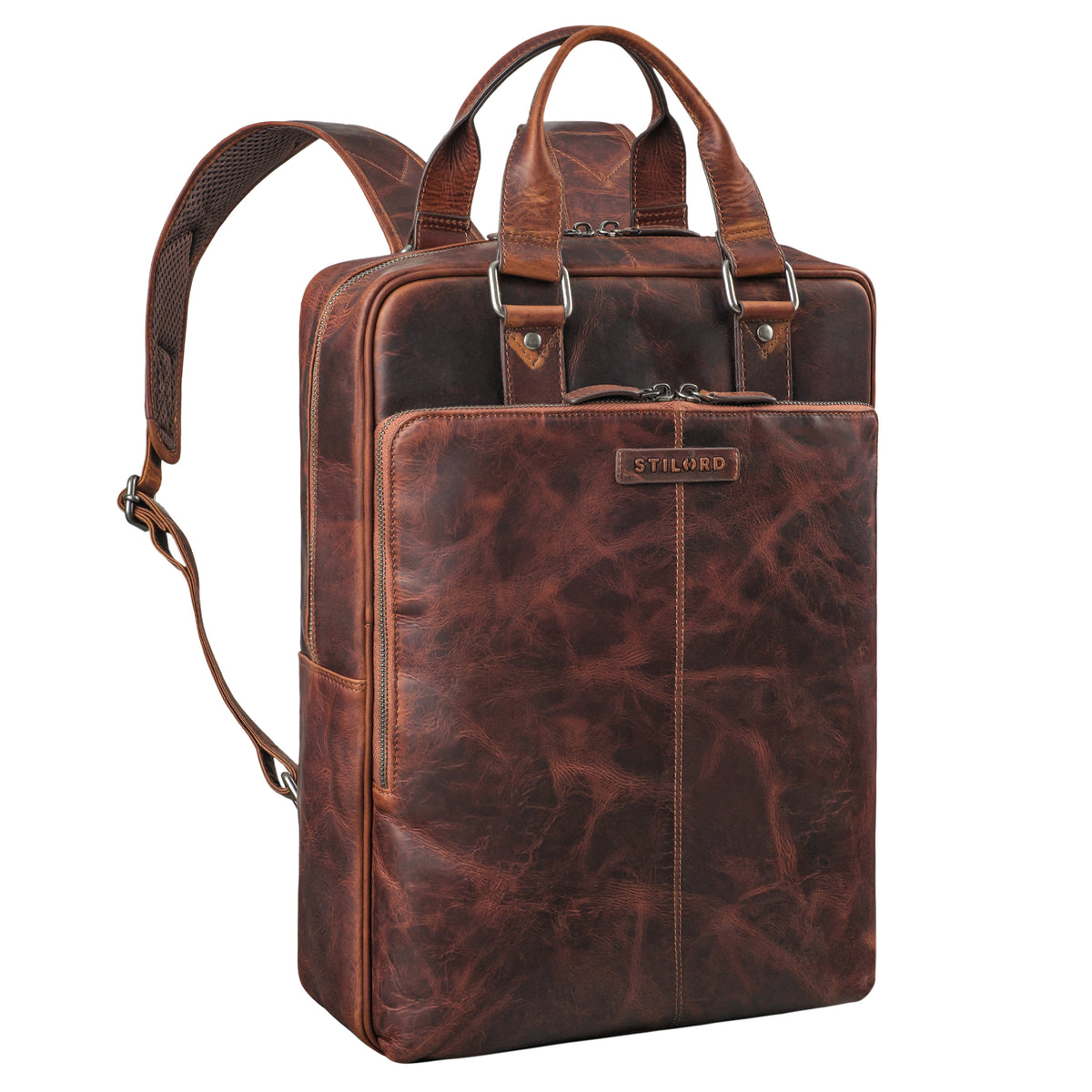 Laptoprucksack cognac für 15,6 Zoll Laptop aus der schrägen Frontalperspektive